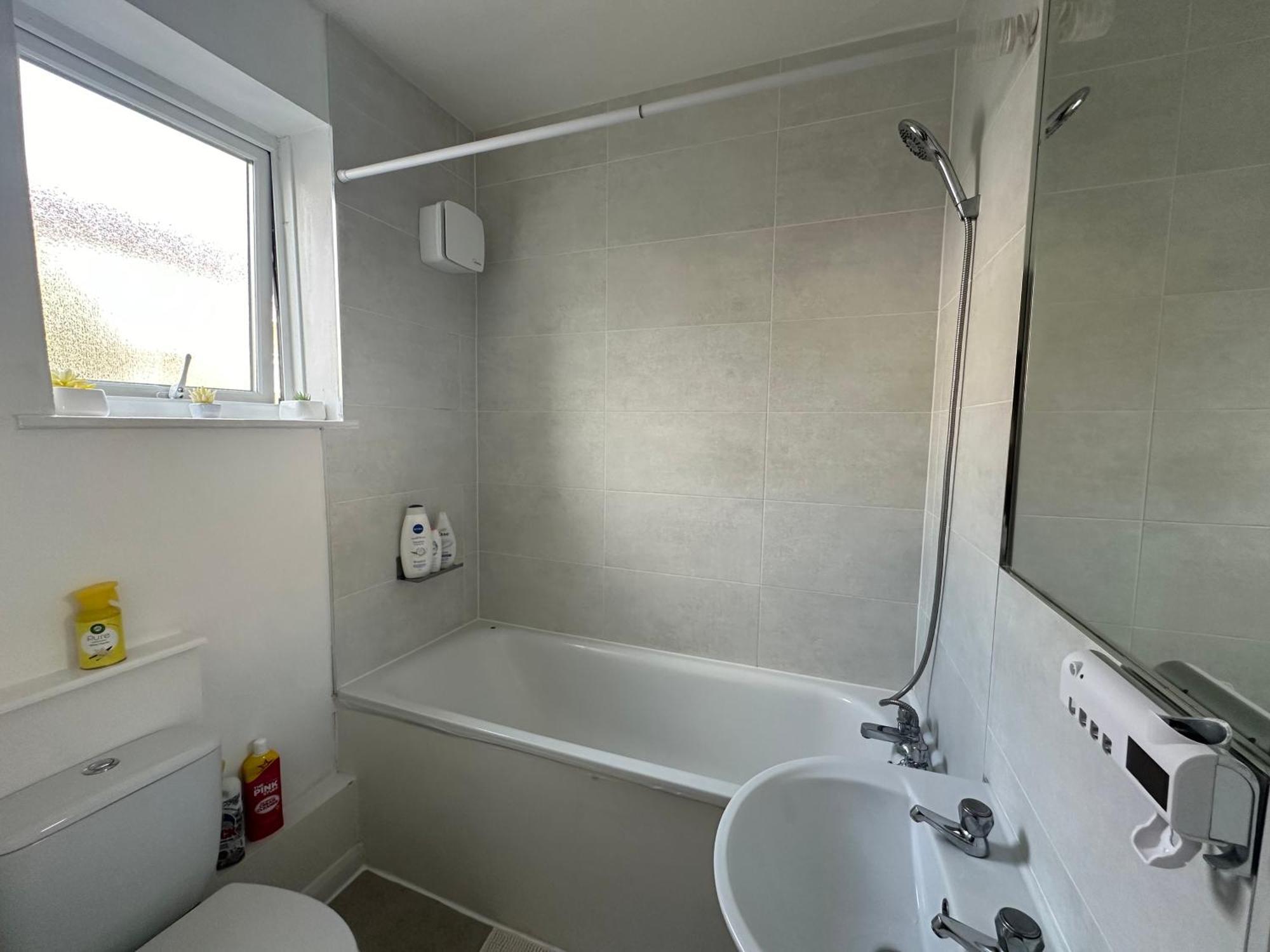 Experience London With Easy Villa Bromley Exterior photo