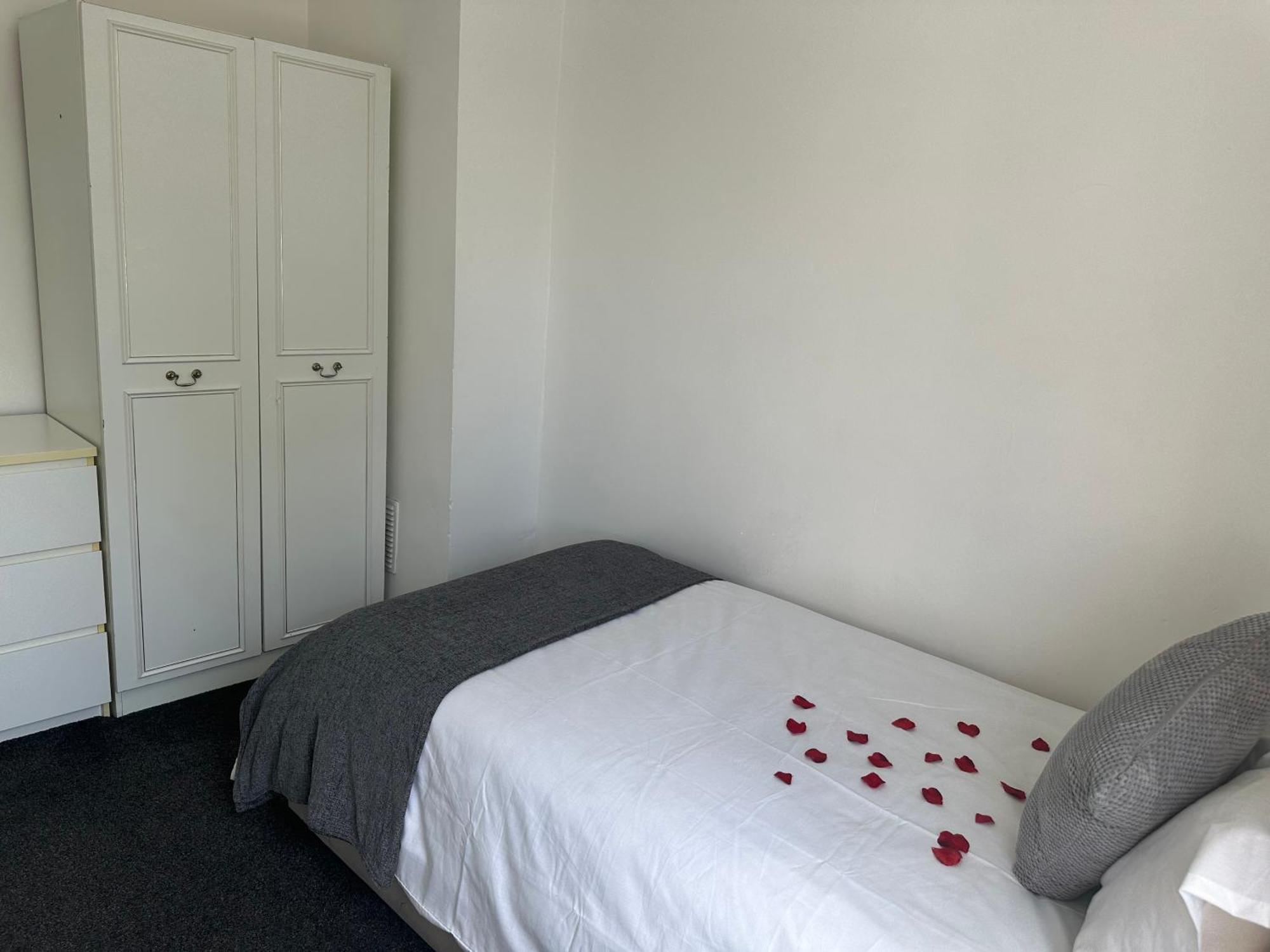 Experience London With Easy Villa Bromley Exterior photo